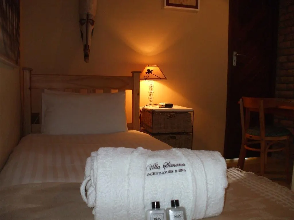 Villa Simona Camps Bay 3*,